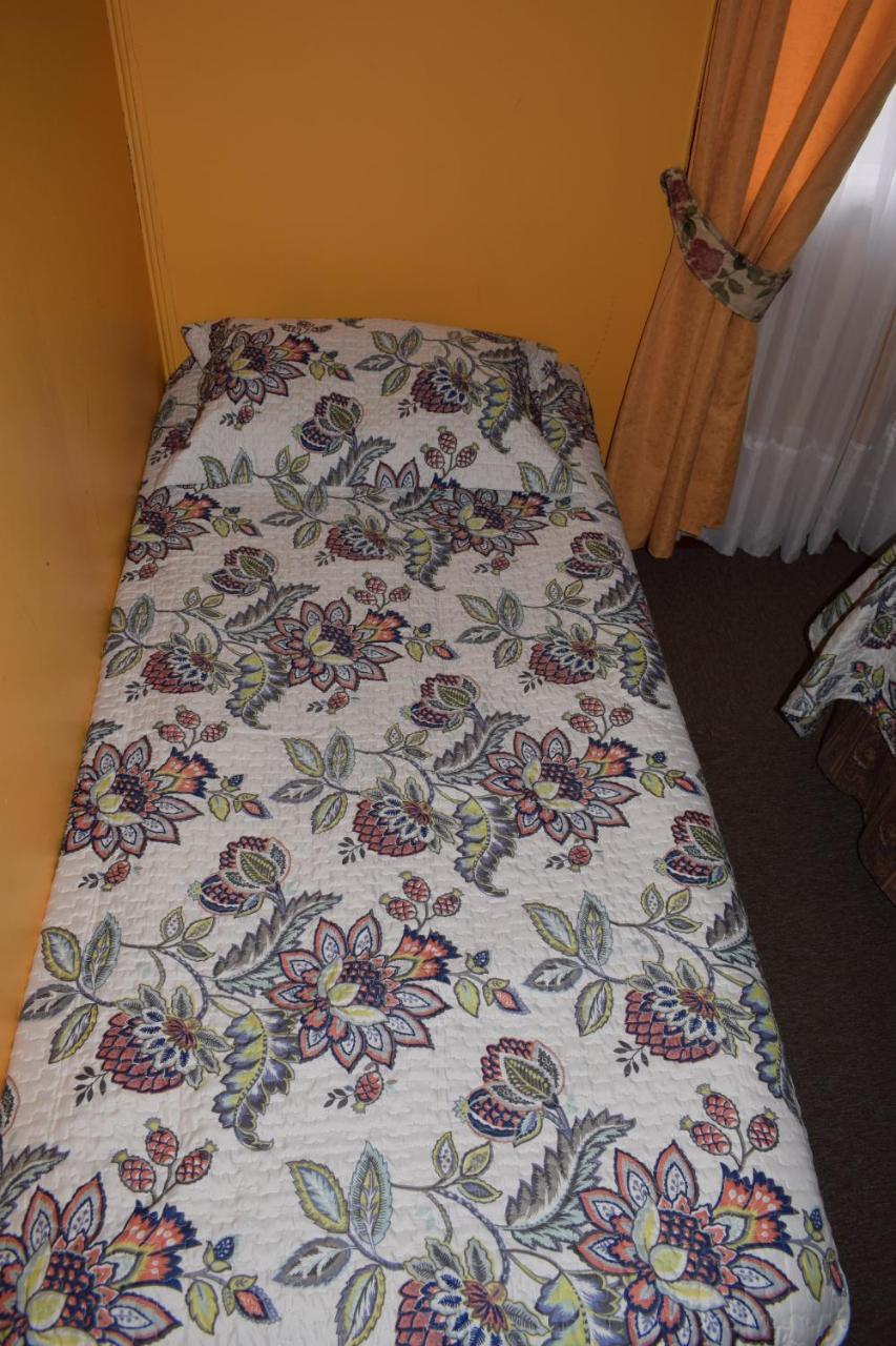 Hostal Torres Del Paine Punta Arenas Exterior photo